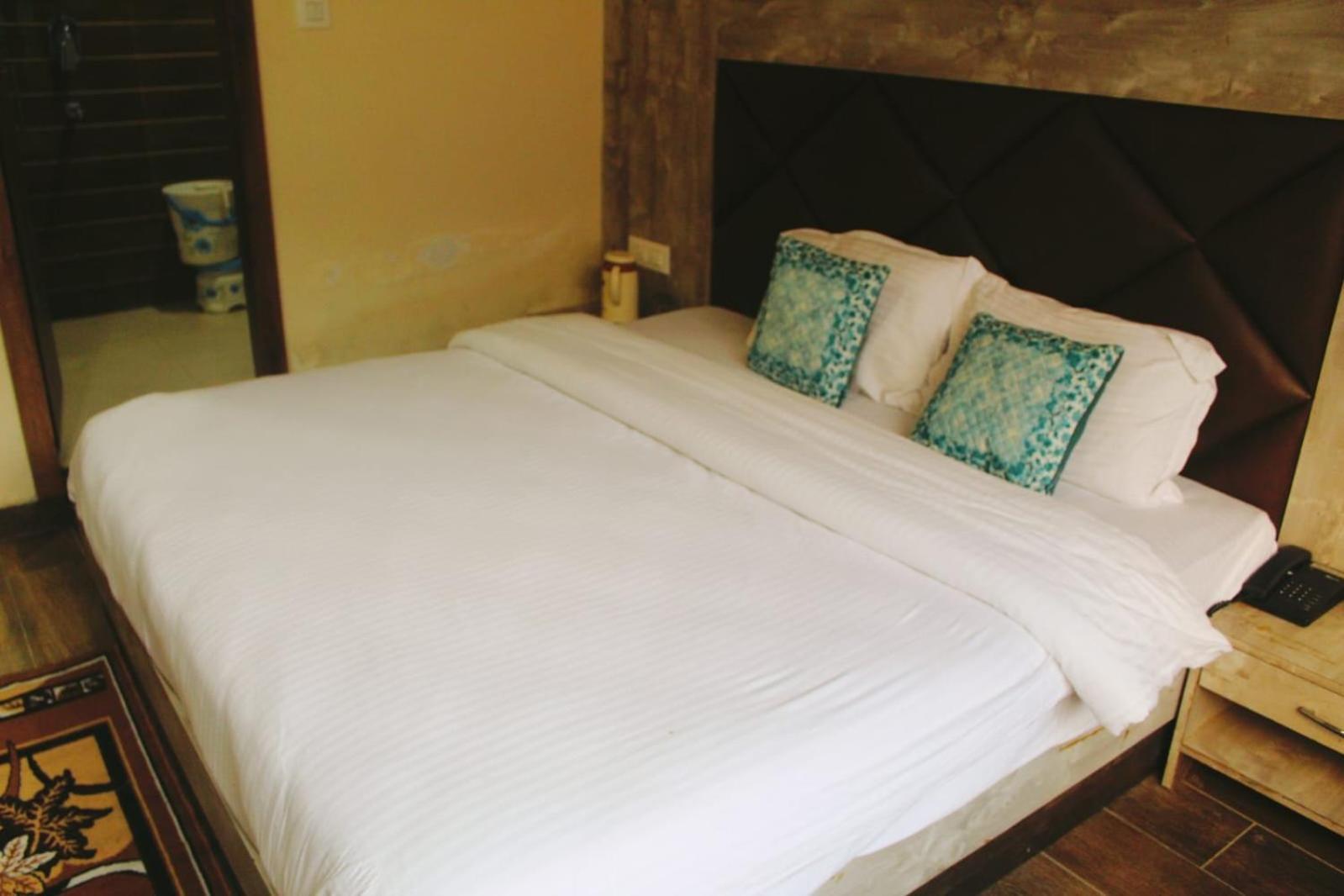 Hotel White Cloud Banikhet Экстерьер фото